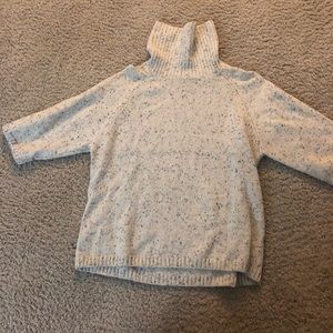 White marbled 3/4 sleeve sweater